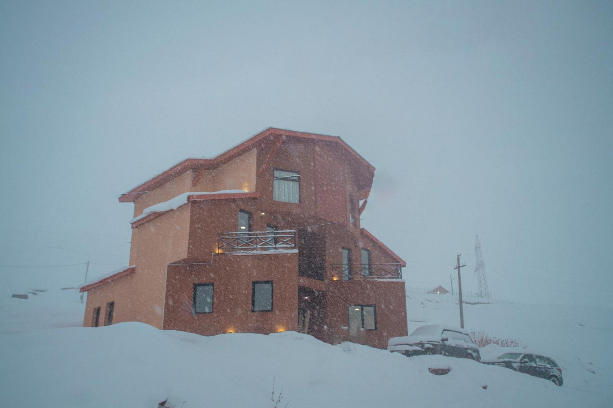 The Hills Hostel กูเดาริ ภายนอก รูปภาพ